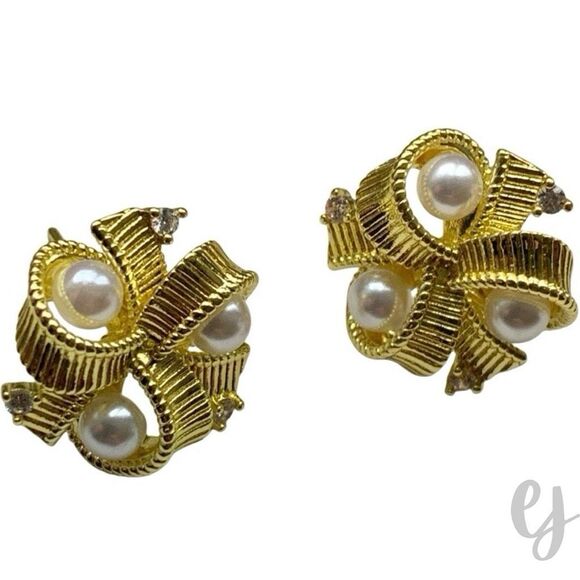 Vintage 1960s Style Faux Pearl & 18k Gold Plate Bow Ribbon Stud Earrings, Gift - Picture 1 of 8
